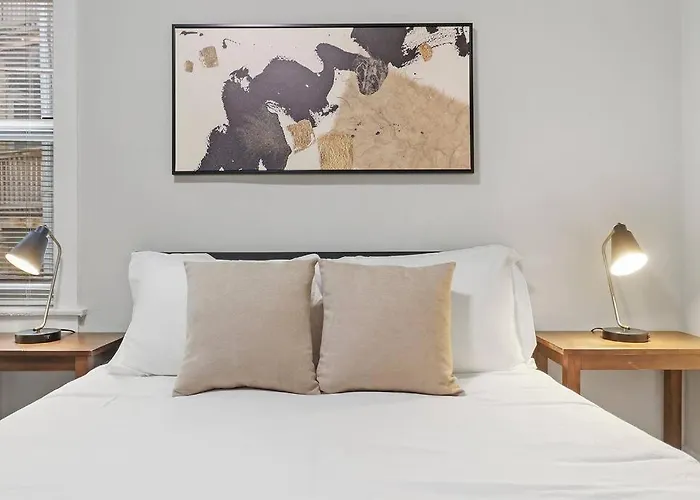 Elegant & Stylishly 1br Fully Furnished - Lincoln 205 Apartment Chicago