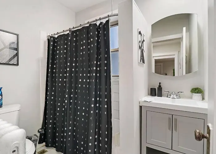 Elegant & Stylishly 1br Fully Furnished - Lincoln 205 Apartment *